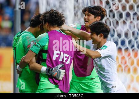 Lublin, Polonia. 11 Giugno, 2019. I giocatori della Corea del Sud festeggiano dopo la FIFA U-20 World Cup Semifinal match tra Ecuador e della Corea del Sud di Lublin, Polonia, 11 giugno 2019. La Corea del Sud ha vinto 1-0 per entrare in finale. Credito: Adam Starszynski/Xinhua/Alamy Live News Foto Stock