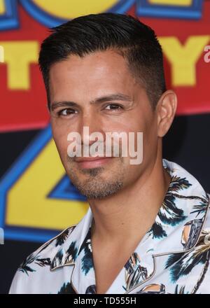 Hollywood, Stati Uniti d'America. 11 Giugno, 2019. HOLLYWOOD e LOS ANGELES, CALIFORNIA, STATI UNITI D'America - 11 giugno: Attore Jay Hernandez arriva a Los Angeles prima di Disney e Pixar "Toy Story 4" tenutasi presso l'El Capitan theater su Giugno 11, 2019 a Hollywood e Los Angeles, California, USA. (Foto di David Acosta/Image Press Agency) Credito: Image Press Agency/Alamy Live News Foto Stock