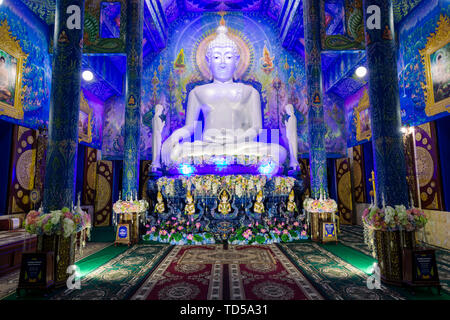 Statua di Budda in Wat Rong Suea dieci (Tempio Azzurro) in Chiang Rai, Thailandia, Sud-est asiatico, in Asia Foto Stock