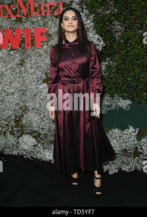 Giugno 11, 2019 - West Hollywood, California, Stati Uniti - 11 Giugno 2019 - West Hollywood, California - Camila Mendes. 2019 InStyle Max Mara le donne nei film di celebrazione che si tiene a Chateau Marmont. Photo credit: Birdie Thompson/AdMedia (credito Immagine: © Birdie Thompson/AdMedia via ZUMA filo) Foto Stock