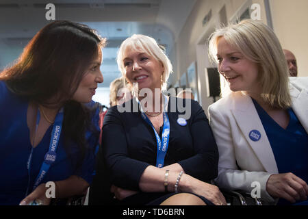 (Da sinistra a destra) conservatore Priti MPs Patel e Nadine Dorries e primo segretario al Tesoro Liz Truss assistere al lancio di Boris Johnson campagna per diventare leader del conservatore e il Partito unionista e il Primo Ministro al cielo Loft, Millbank Tower, Westminster. Foto Stock