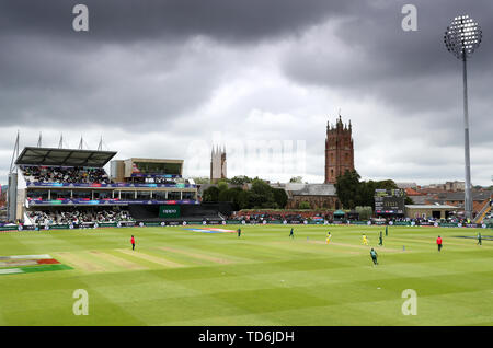 Nuvole scure di raccogliere oltre il passo durante la ICC Cricket World Cup group stage corrispondono a County Ground Taunton. Foto Stock