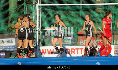 Krefeld, Germania, 12 giugno 2019, Hockey, FIH Pro League, donne in Germania rispetto a Belgio: Celebrazione Germania con Pia Maertens. Foto Stock