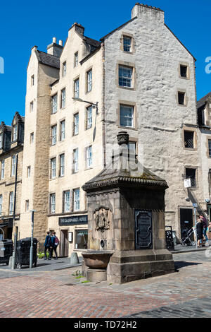 Vista del Grassmarket da angolo di prua ad ovest di Edimburgo Città Vecchia, Scotland, Regno Unito Foto Stock