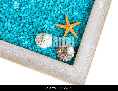 Decorativo di sabbia colorata con serbatoi isolati su bianco Foto Stock