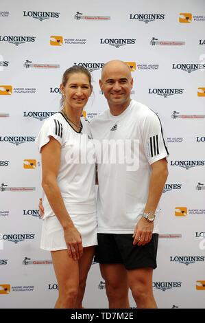 Parigi, Frankreich. Il 6 giugno, 2009. firo Tennis, aperto francese Roland Garros di Parigi: 06.06.2009 le donne le donne, Andre Agassi e Steffi Graf, Stefanie copyright by firo sportphoto: Credit: icona sport, solo per uso in Germania !!! I nostri termini e condizioni generali, disponibile sul sito www.firosportphoto.de Pfefferackerstr. 2a 45894 g elsenkirchen Germania www.firosportphoto.de mail@firosportphoto.de (V olksbank B ochum W itten) BLZ .: 430 601 29 Kt. Nr .: 341 117 100 Tel: 0209 - 9304402 Fax: 0209 - 9304443 | in tutto il mondo di utilizzo/dpa/Alamy Live News Foto Stock