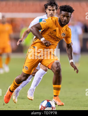 Houston, Texas, Stati Uniti d'America. 11 Giugno, 2019. Houston Dynamo centrocampista Michael Salazar (19) durante un match tra Austin FC e Houston Dynamo BBVA Stadium di Houston, Texas. Houston Dynamo vincere 3-2. Maria Lysaker/CSM/Alamy Live News Foto Stock