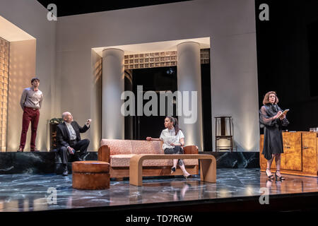 Londra, Regno Unito. Xiii Giugno, 2019. Amara la produzione di grano shoot at Garrick Theatre il 13 giugno 2019, Londra, Regno Unito. Credito: Picture Capital/Alamy Live News Foto Stock