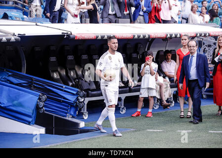 Santiago Bernabeu, Madrid, Spagna. Xiii Giugno, 2019. Presentazione di Eden luci come un nuovo giocatore del Real Madrid ha firmato per i prossimi 5 stagioni. Credito: Azione Sport Plus/Alamy Live News Foto Stock