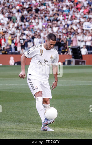 Santiago Bernabeu, Madrid, Spagna. Xiii Giugno, 2019. Presentazione di Eden luci come un nuovo giocatore del Real Madrid ha firmato per i prossimi 5 stagioni. Credito: Azione Sport Plus/Alamy Live News Foto Stock