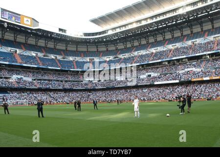 Madrid, Spagna; 13 giugno 2019. Pericolo di Eden nuovo Real Madrid player, è presentato da Florentino Perez, presidente del club al Santiago Bernabeu Stadium. Foto Stock