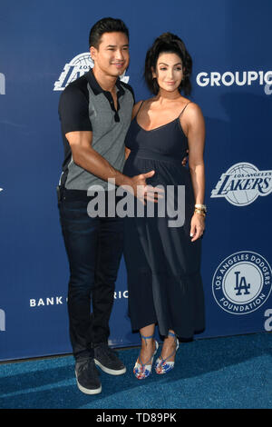 Giugno 12, 2019 - Los Angeles, California, Stati Uniti d'America - 12 Giugno 2019 - Los Angeles, California. Mario Lopez e Courtney Lopez assiste il Los Angeles Dodgers Foundation Blue Diamond Gala presso il Dodger Stadium. (Credito Immagine: © Billy Bennight/ZUMA filo) Foto Stock
