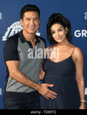 Giugno 12, 2019 - Los Angeles, California, Stati Uniti d'America - 12 Giugno 2019 - Los Angeles, California. Mario Lopez e Courtney Lopez assiste il Los Angeles Dodgers Foundation Blue Diamond Gala presso il Dodger Stadium. (Credito Immagine: © Billy Bennight/ZUMA filo) Foto Stock