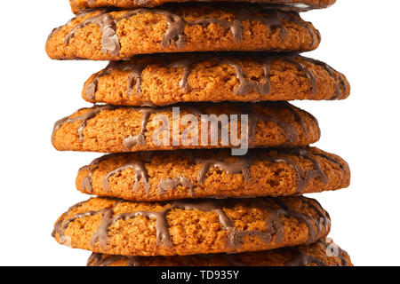 Una pila di biscotti al cioccolato isolato su uno sfondo bianco. Foto Stock