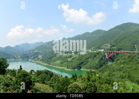 Scenario del ponte Nanlido in Enshizhou, provincia di Hubei Foto Stock