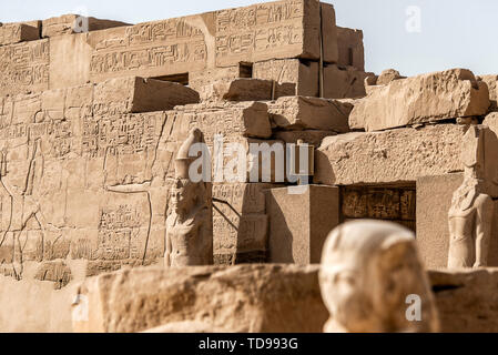 Anscient Tempio di Karnak Luxor - Arhology Ruine Tebe Egitto accanto al fiume Nilo. Foto Stock