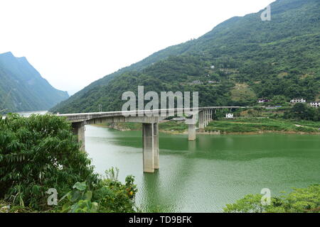 Fenshui River Bridge, Enshi Città, Provincia di Hubei, paesaggio naturale materiale Foto Stock