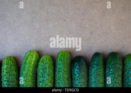 Fresco verde cetrioli. Utile di verdure e cibo. Cibo vegetariano. Copia dello spazio. Foto Stock