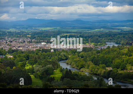 La città di Perth, la Scozia e il fiume Tay visto dalla collina Moncreiffe Foto Stock