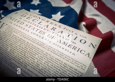 Stati Uniti Dichiarazione di indipendenza su Betsy Ross bandiera Foto Stock
