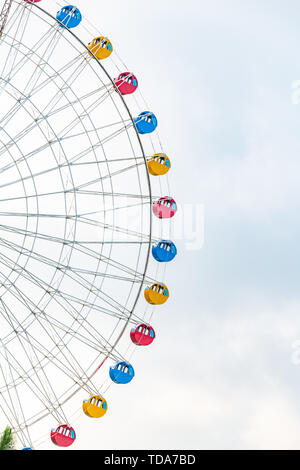 Ruota panoramica Ferris a Zhanjiang Seaside Park Foto Stock