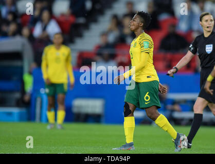 Parigi, Francia. Xiii Giugno, 2019. Mamello Makhabane del Sud Africa reagisce durante il gruppo B match tra il Sudafrica e la Cina al 2019 FIFA Coppa del Mondo Femminile a Parigi, Francia, 13 giugno 2019. Credito: Mao Siqian/Xinhua/Alamy Live News Foto Stock