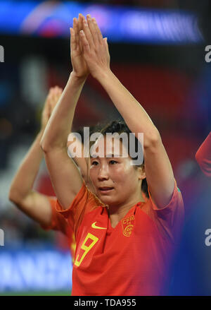 Parigi, Francia. Xiii Giugno, 2019. Yang Li di Cina celebra dopo durante il gruppo B match tra il Sudafrica e la Cina al 2019 FIFA Coppa del Mondo Femminile a Parigi, Francia, 13 giugno 2019. Credito: Mao Siqian/Xinhua/Alamy Live News Foto Stock