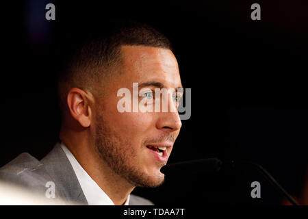 Madrid, Spagna. Xiii Giugno, 2019. Eden parla di pericolo durante la sua presentazione come un nuovo giocatore del Real Madrid CF a Estadio Santiago Bernabeu a Madrid. Credito: SOPA Immagini limitata/Alamy Live News Foto Stock