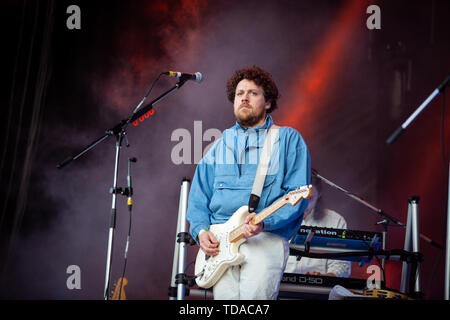 Oslo, Norvegia. Xiii Giugno, 2019. Norvegia, Oslo - Giugno 13, 2019. L'inglese di musica elettronica gruppo Metronomy esegue un concerto dal vivo durante il norvegese music festival Piknik mi Parken 2019 a Oslo. Qui il cantante e musicista Giuseppe Mount è visto dal vivo sul palco. (Photo credit: Gonzales foto/Alamy Live News Foto Stock