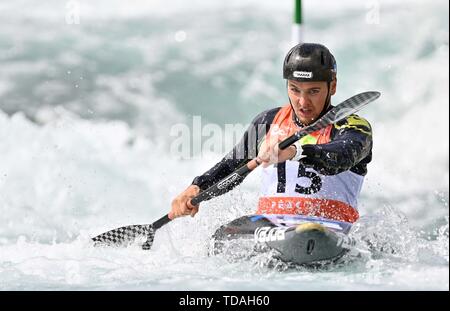 Lee Valley, Hertforshire, UK. 14 Giugno, 2018. Michal Pasiut (POL). 2019 ICF Londra canoa slalom della Coppa del mondo. Lee Valley white water centre. Mens K1 Kayak. Hertfordshire. Regno Unito. 14/06/2019. Credito: Sport In immagini/Alamy Live News Foto Stock