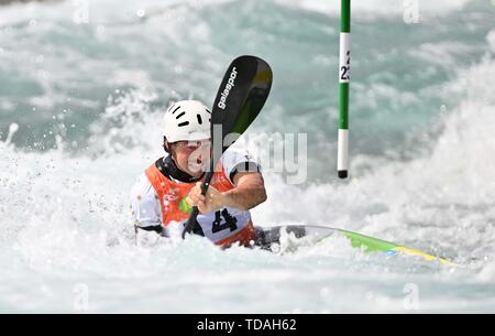 Lee Valley, Hertforshire, UK. 14 Giugno, 2018. Daniel Watkins (AUS). 2019 ICF Londra canoa slalom della Coppa del mondo. Lee Valley white water centre. Mens K1 Kayak. Hertfordshire. Regno Unito. 14/06/2019. Credito: Sport In immagini/Alamy Live News Foto Stock