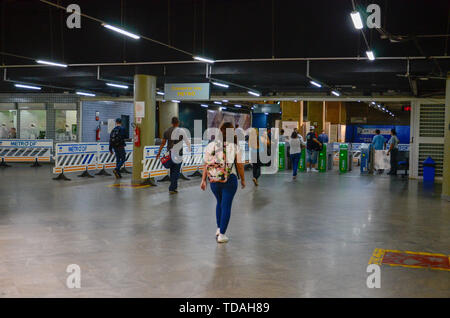 Brasilia, Brasile. 14 Giugno, 2019. Brasilia DF - 14.06.2019: GREVE GERAL EM BRASILIA - DF Metro funziona normalmente durante lo sciopero generale in Brasilia DF, questo Venerdì (14). (Foto: Demétrius Abrahão de Farias Ferreira/Fotoarena) Credito: Foto Arena LTDA/Alamy Live News Foto Stock