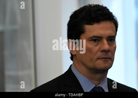 Brasilia, Brasile. 14 Giugno, 2019. DF - Brasilia - 06/14/2019 - Visita di Moro al comando integrato e il Centro Nazionale di Controllo - Sergio Moro, Ministro della Giustizia e della pubblica sicurezza, durante una visita questo Venerdì, 14 Giugno presso il centro integrato per il comando e il controllo nazionale in sede del PRF dove effettuerà il controllo di protezione per la Copa Ameria 2019. Foto: Mateus Bonomi/AGIF Credito: AGIF/Alamy Live News Foto Stock