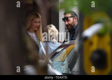 Michelle Hunziker fuori e circa a Milano dove: Milano, Italia Quando: 13 maggio 2019 Credit: IPA/WENN.com * * disponibile solo per la pubblicazione in UK, USA, Germania, Austria, Svizzera** Foto Stock
