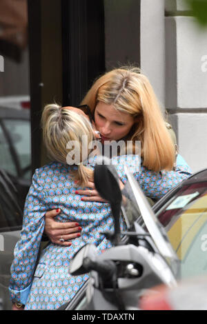 Michelle Hunziker fuori e circa a Milano dove: Milano, Italia Quando: 13 maggio 2019 Credit: IPA/WENN.com * * disponibile solo per la pubblicazione in UK, USA, Germania, Austria, Svizzera** Foto Stock