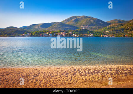 Spiaggia idilliaca e paesaggio in Slano, Dubrovnik arcipelago della Croazia Foto Stock