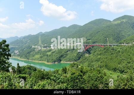 Scenario del ponte Nanlido in Enshizhou, provincia di Hubei Foto Stock