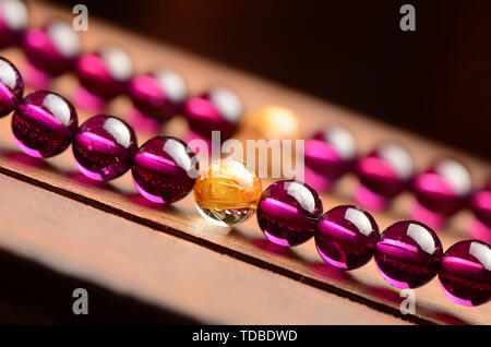 Amethyst pendant purple tooth black garnet crystal bracelet necklace wool chain Foto Stock