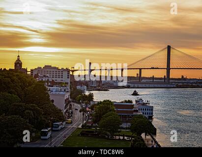 La Sydney Lanier ponte che attraversa il fiume Savannah Foto Stock