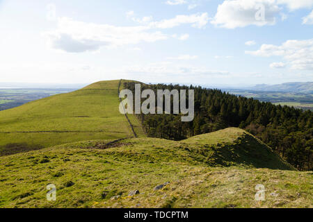 Guardando verso Wester Cairn sulla collina di soluzione salina Fife Scozia Scotland Foto Stock