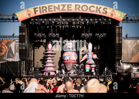 Firenze, Italia. Xiii Giugno, 2019. La American rock band Smashing Pumpkins, esecuzione dal vivo sul palco a Firenze rocce festival 2019 a Firenze, Italia, apertura di credito Strumento: Alessandro Bosio/Pacific Press/Alamy Live News Foto Stock