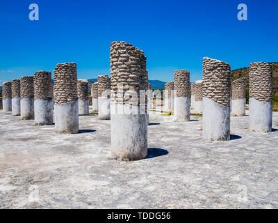 Vista prospettica delle rovine del Palazzo bruciato a Tula sito archeologico, Messico Foto Stock