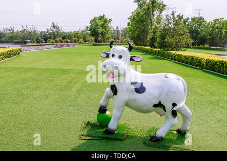 La forma di mucca sul prato. Foto Stock