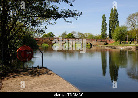 Vista sul fiume Ouse, alla grande Barford, Bedfordshire Foto Stock