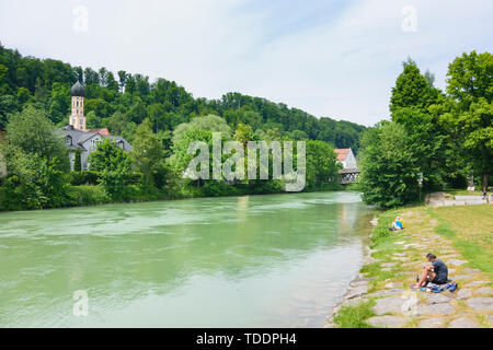 Wolfratshausen: fiume Loisach, chiesa di San Andreas, Città Vecchia, il ponte Sebastianisteg in Alta Baviera, Tölzer Land, Alta Baviera, Baviera, Baviera, Germania Foto Stock