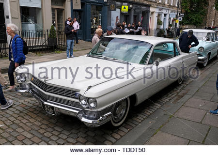 Classic Cadillac De Ville berlina 1964 sul display al West End veicolo classico caso di Edimburgo, Scozia Foto Stock