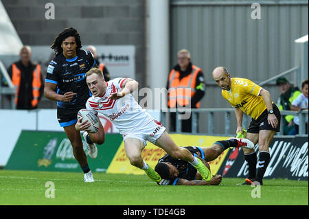 14h Giugno 2019 , totalmente Wicked Stadium, St Helens, Inghilterra; Betfred Super League, rotonda 18, St Helens vs Huddersfield Giants , Adam Swift di Saint Helens è affrontato Credito: Richard Long/news immagini Foto Stock