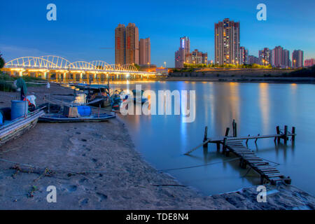 Vista notturna del ponte Guanjiang in Quanzhou Foto Stock