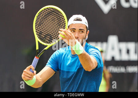 Stuttgart, Germania. Il 15 giugno, 2019. STRUFF Jan-Lennard (GER) ha perso la partita contro Matteo berretti (ITA) (foto) in semifinale tennis ATP Mercedes Cup sull'erba a Stoccarda, 15 giugno 2019. Credito: Peter Schatz/Alamy Live News Foto Stock