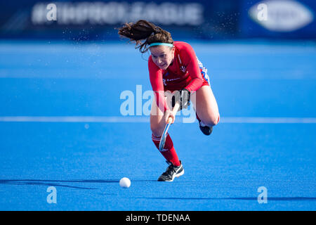 Londra, Regno Unito. 15 GIU, 2019. Laura Unsworth (GBR) in azione durante il connettore FIH Pro League: Gran Bretagna vs Paesi Bassi (donne) a Lea Valley Hockey e il Centro Tennis di Sabato, 15 giugno 2019 a Londra Inghilterra. Credito: Taka G Wu/Alamy Live News Foto Stock